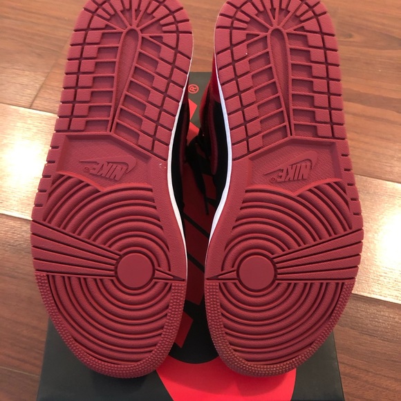 Air Jordan Banned 1s - Picture 2 of 5